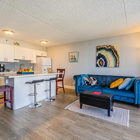 Free Parking, Pool, Sauna, Spa, Wifi, Bbq, Ac - Waikiki Banyan